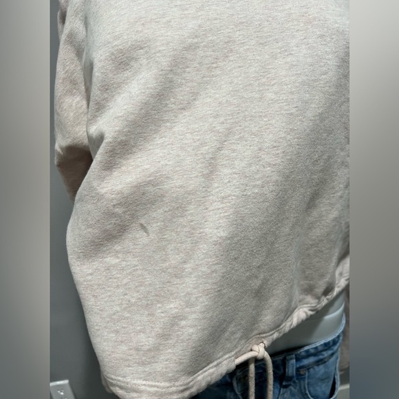 Aritzia The Group by Babaton Weekender Cinchable Pullover Cropped Hoodie Size M - Picture 5 of 8